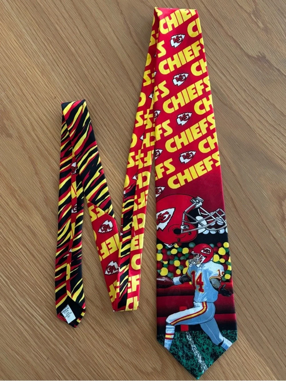 Vintage Kansas City Chiefs Silk Tie NFL Football Arrowhead Stadium Graphic